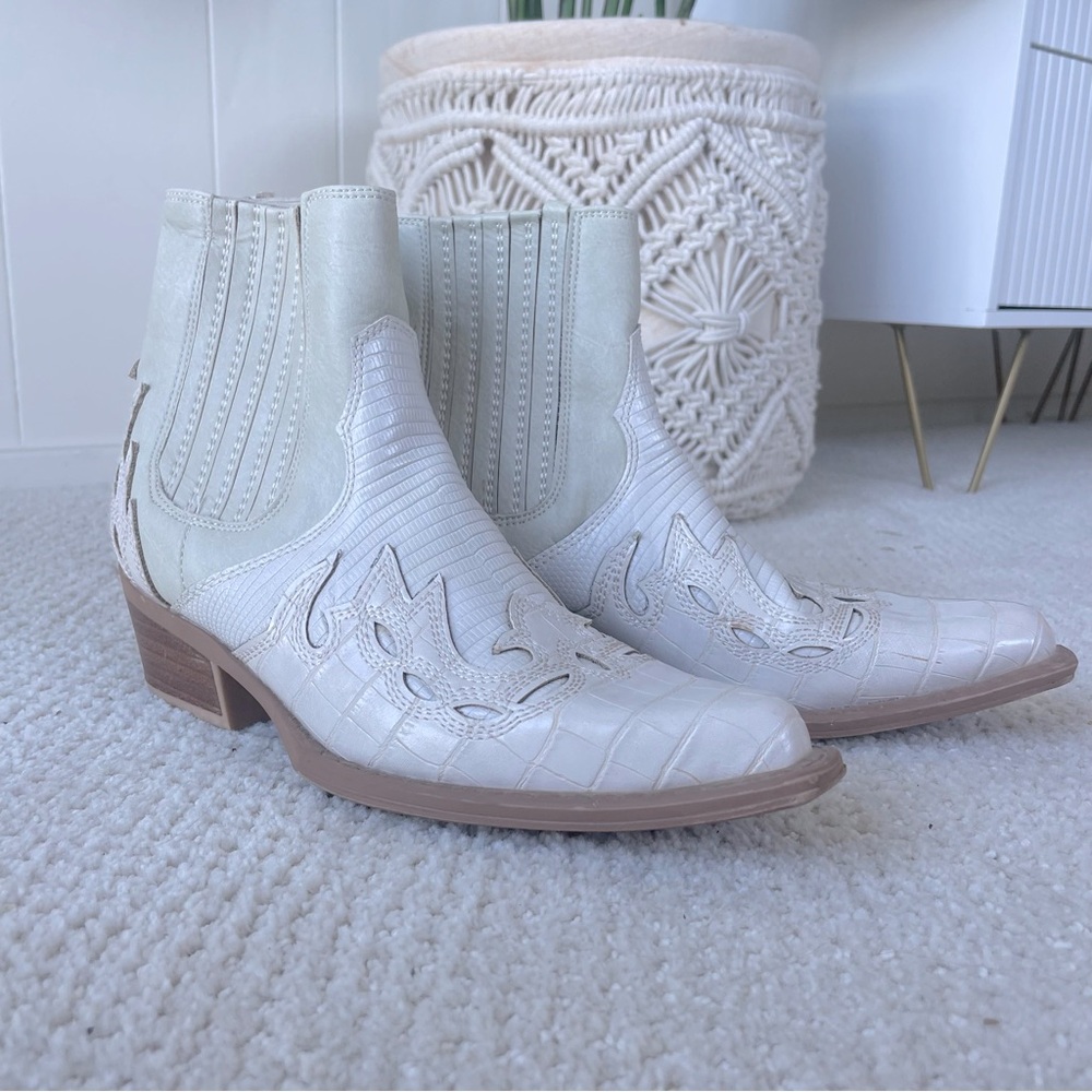 Coconuts by Matisse White western Cowboy bootie